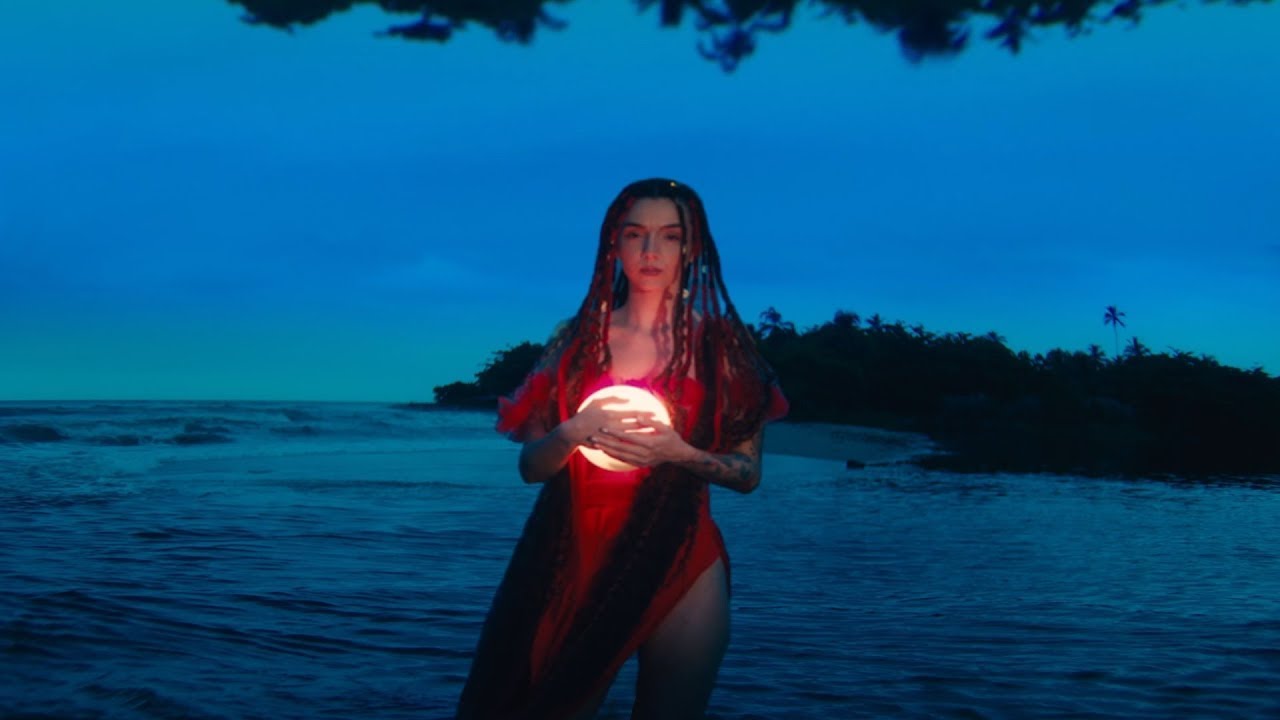 NO HAY TIQUETE DE REGRESO – VELAVIEE — styling de music videos por Daniela Styling, imagen 1 de 1