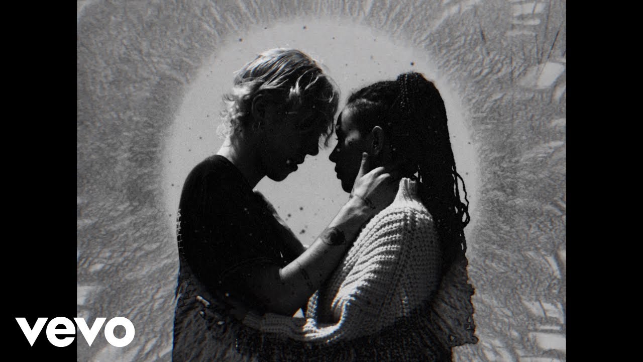 CAN WE KISS FOREVER? – KINA FT ADRIANA PROENZA — styling de music videos por Daniela Styling, imagen 1 de 1