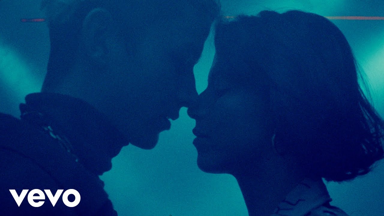 KISS ME – FRANK WALKER FT THERESA REX — styling de music videos por Daniela Styling, imagen 1 de 1