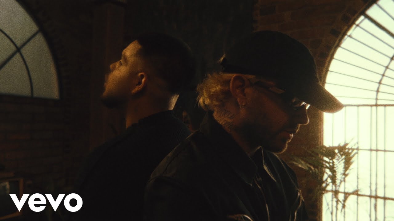 MIONCA AL BLOQUE – FEID FT SAEL (Feid & Extras) — styling de music videos por Daniela Styling, imagen 1 de 1