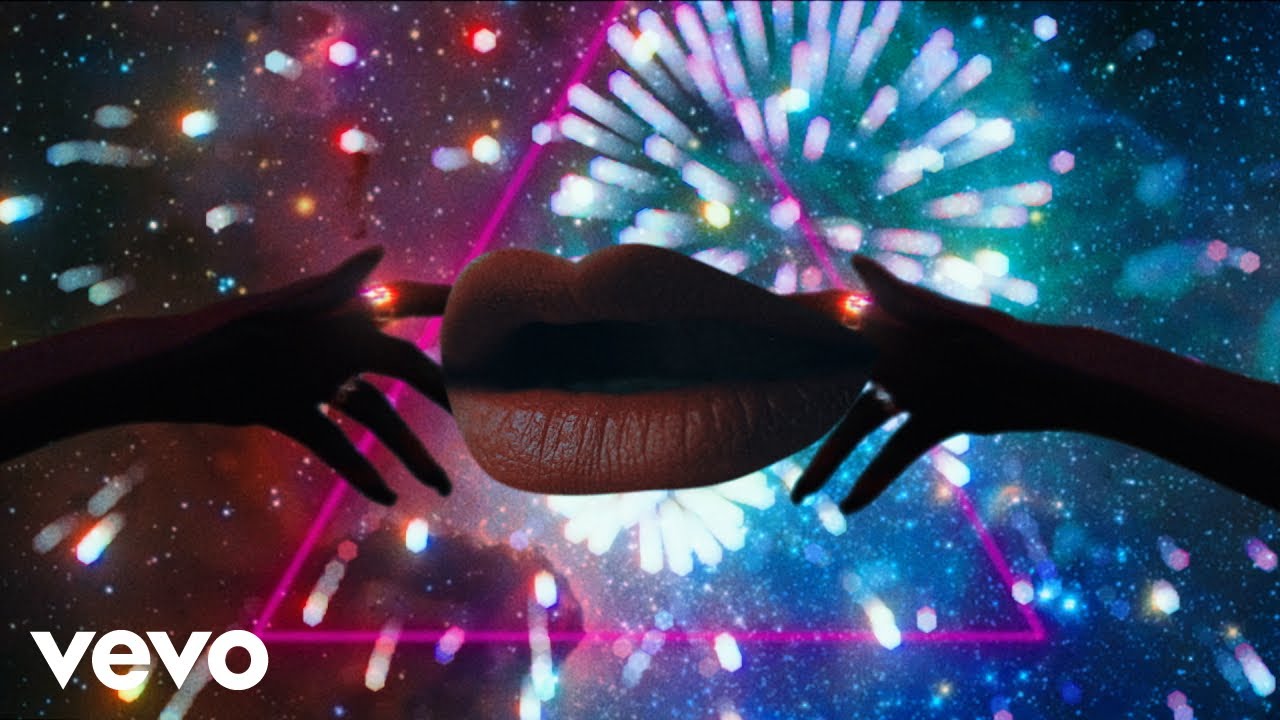SHADOWS – FRANK WALKER FT SOPHIE SIMMONS X NEVADA — styling de music videos por Daniela Styling, imagen 1 de 1